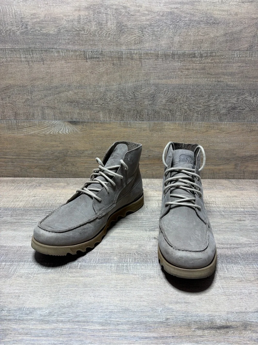 Sorel Men's Gray Suede Chukka Boots with Tan Sole
